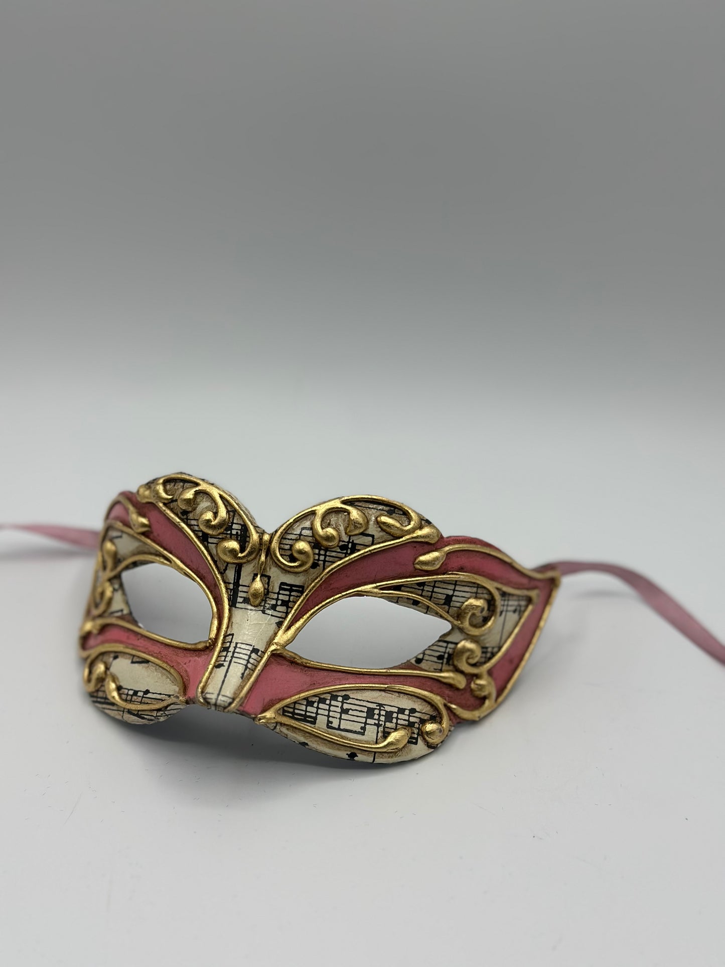 Masque de mascarade vénitien – Rose avec détails dorés et notes de musique