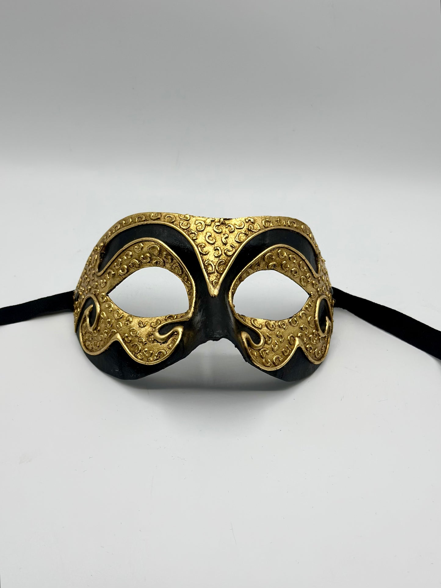 Venezianisches Paarmasken-Set in Schwarz und Gold - Handgefertigtes Pappmaché - Duo-Masken für Maskerade & Events