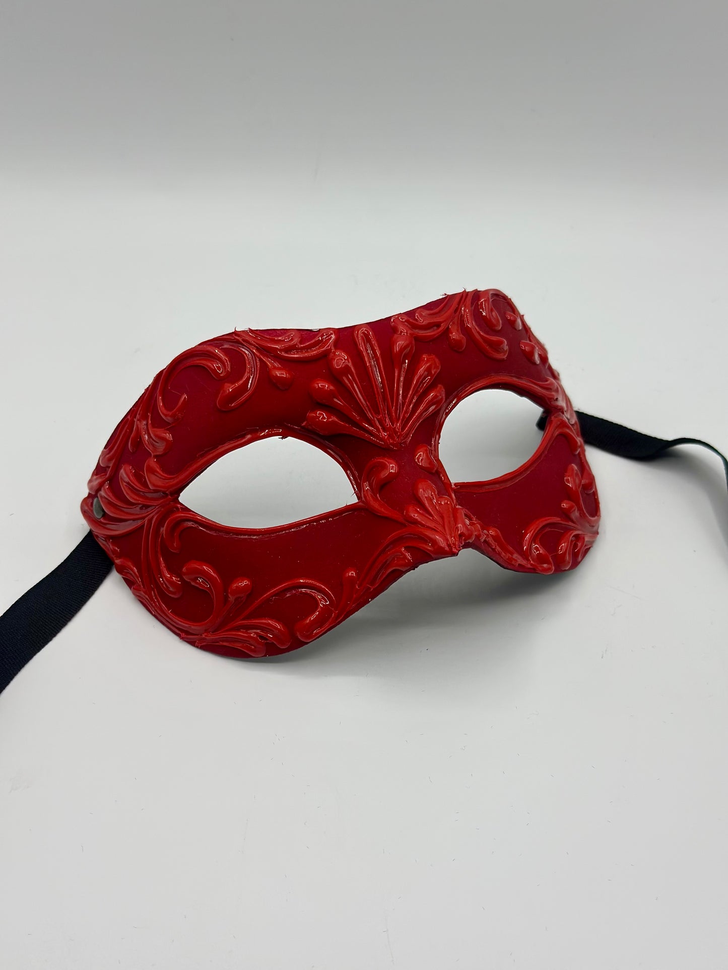 Venetian Couple Mask Set in red – Handcrafted Papier-Mâché Duo Masks for Masquerade & Events