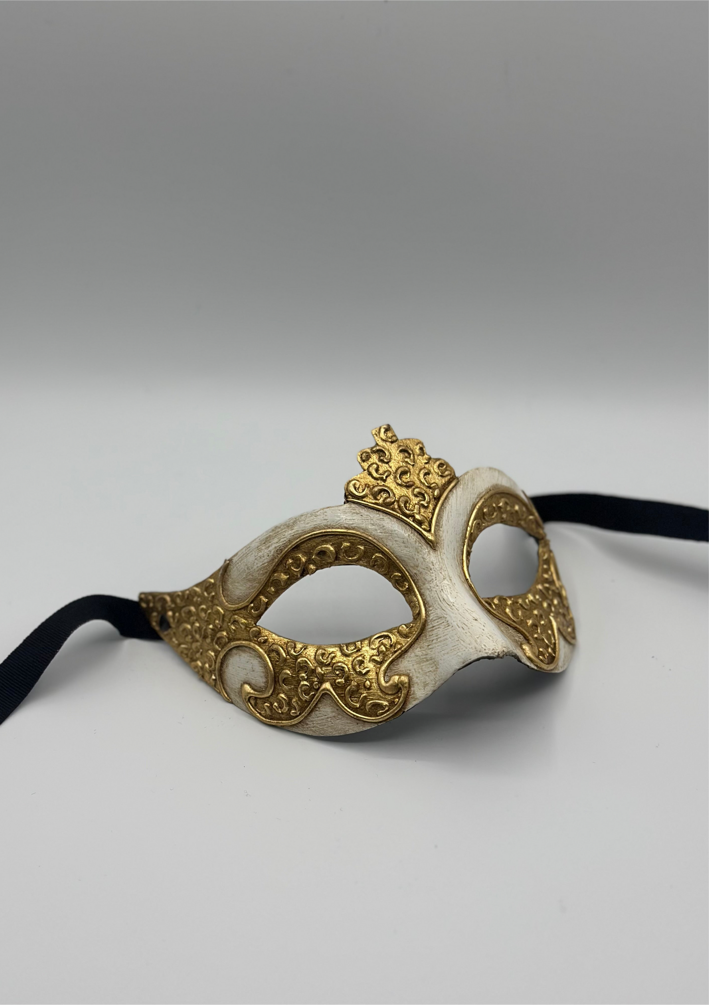 Set of 2 Venetian Masks in Gold & Ivory – Handmade Papier-Mâché Couple Set for Carnival & Masquerade