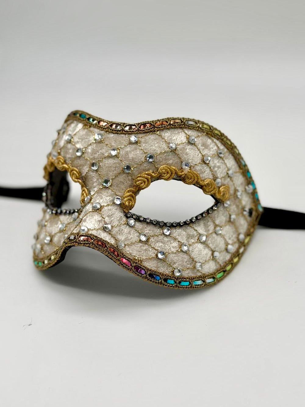 Luxury Velvet Venetian Mask – Champagne Cream with Gold & Crystal Details
