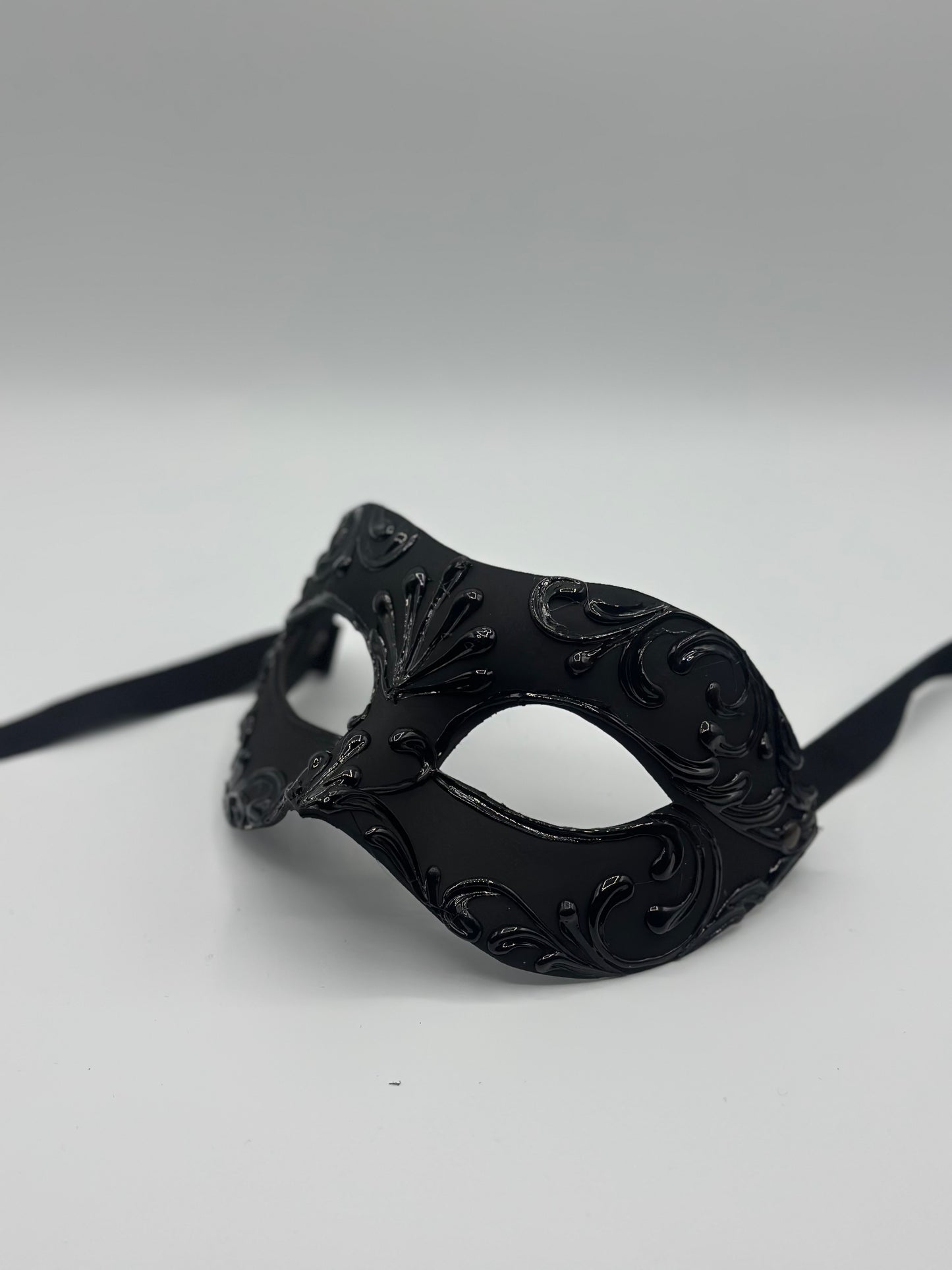 Luxury Black Venetian Masquerade Mask for Men – Costume Mask with Baroque Details