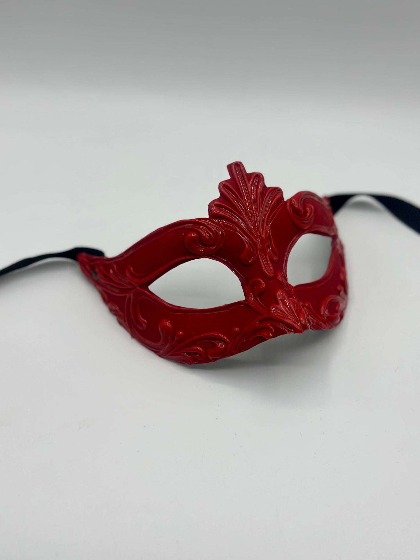 Venetian Couple Mask Set in red – Handcrafted Papier-Mâché Duo Masks for Masquerade & Events