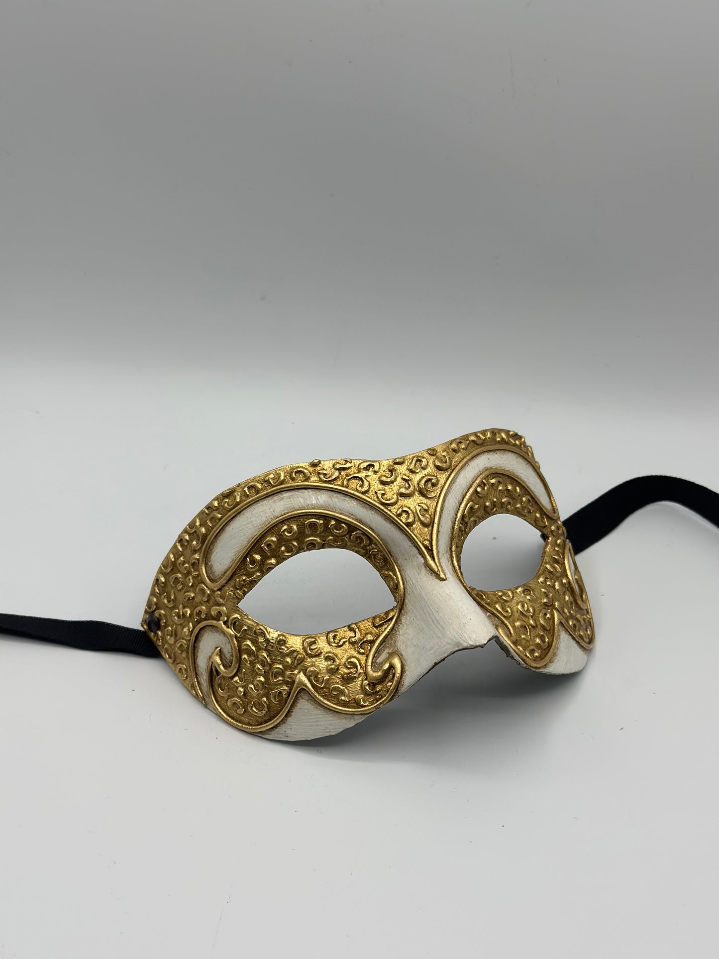 Set of 2 Venetian Masks in Gold & Ivory – Handmade Papier-Mâché Couple Set for Carnival & Masquerade