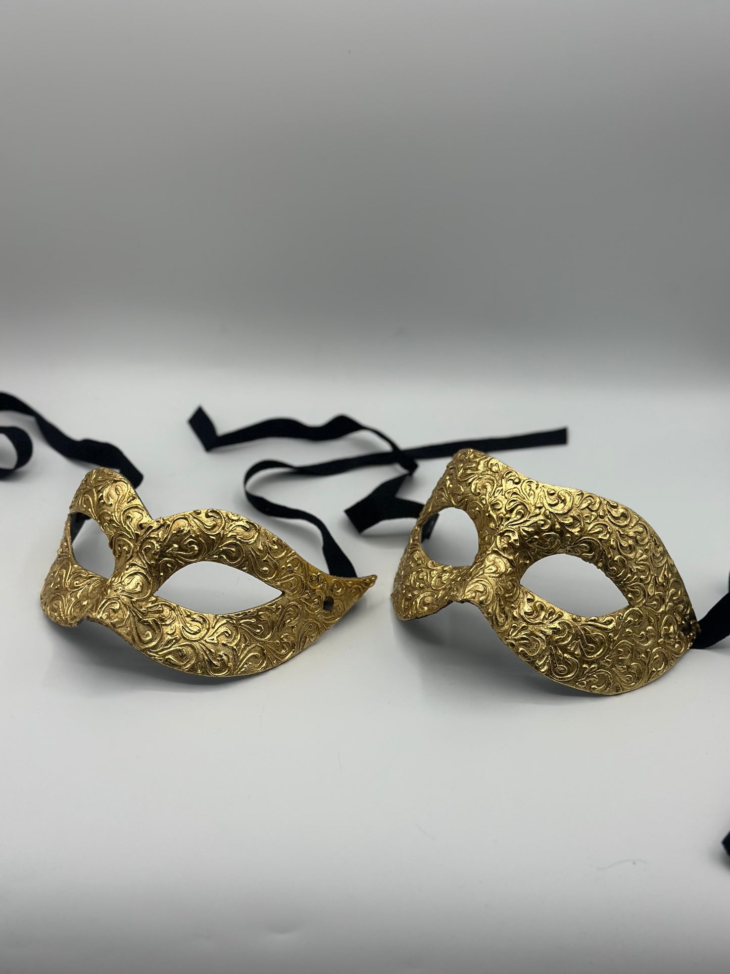Gold Venetian Couple Mask Set – Handcrafted Papier-Mâché Duo Masks for Masquerade & Events