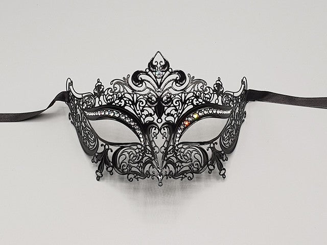 Filigree mask Lily