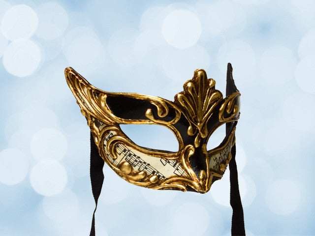 Masquerade mask in black and gold