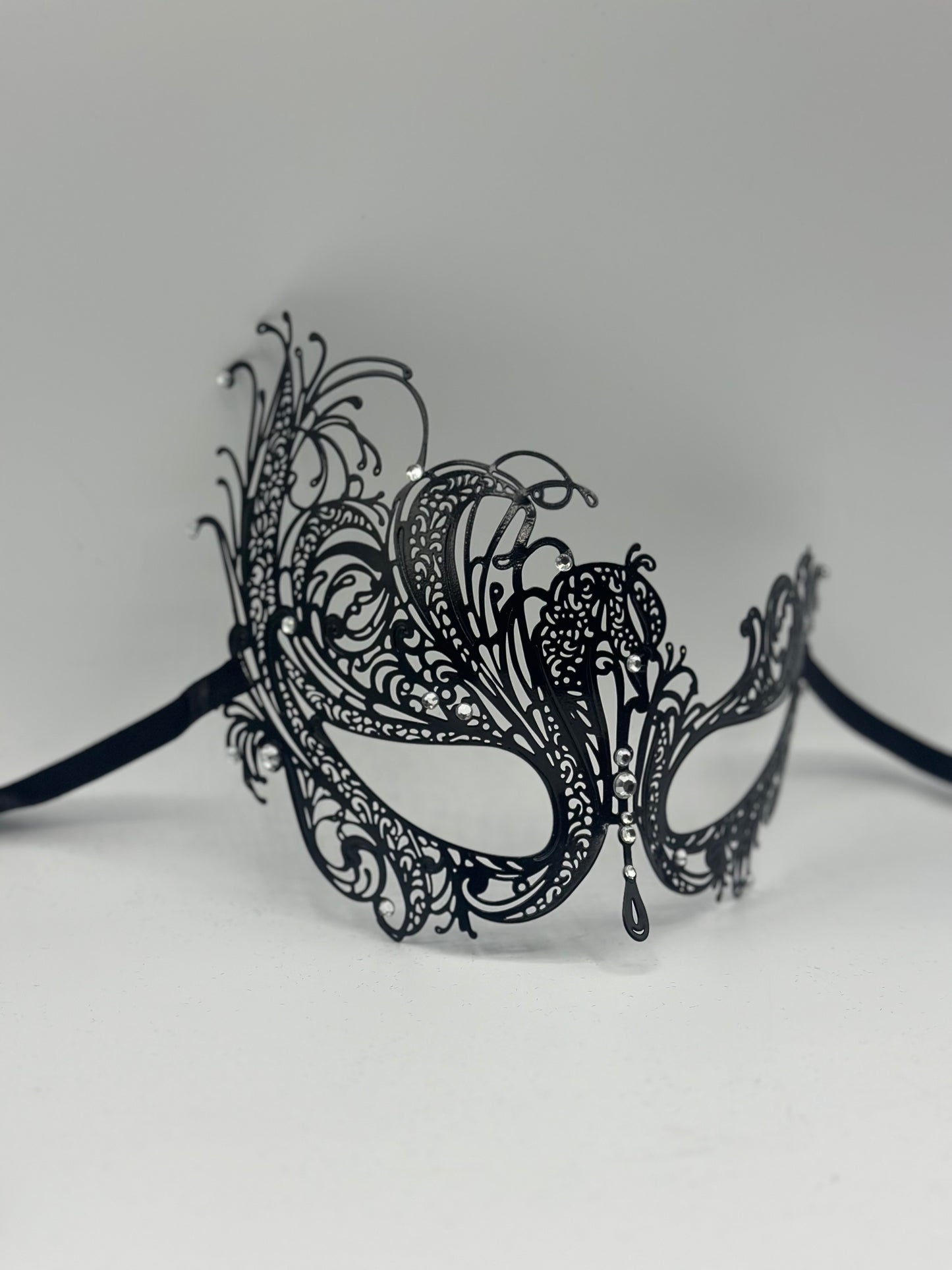 Masque de mascarade pour femme « Eclipse » - Masque vénitien en métal noir avec strass