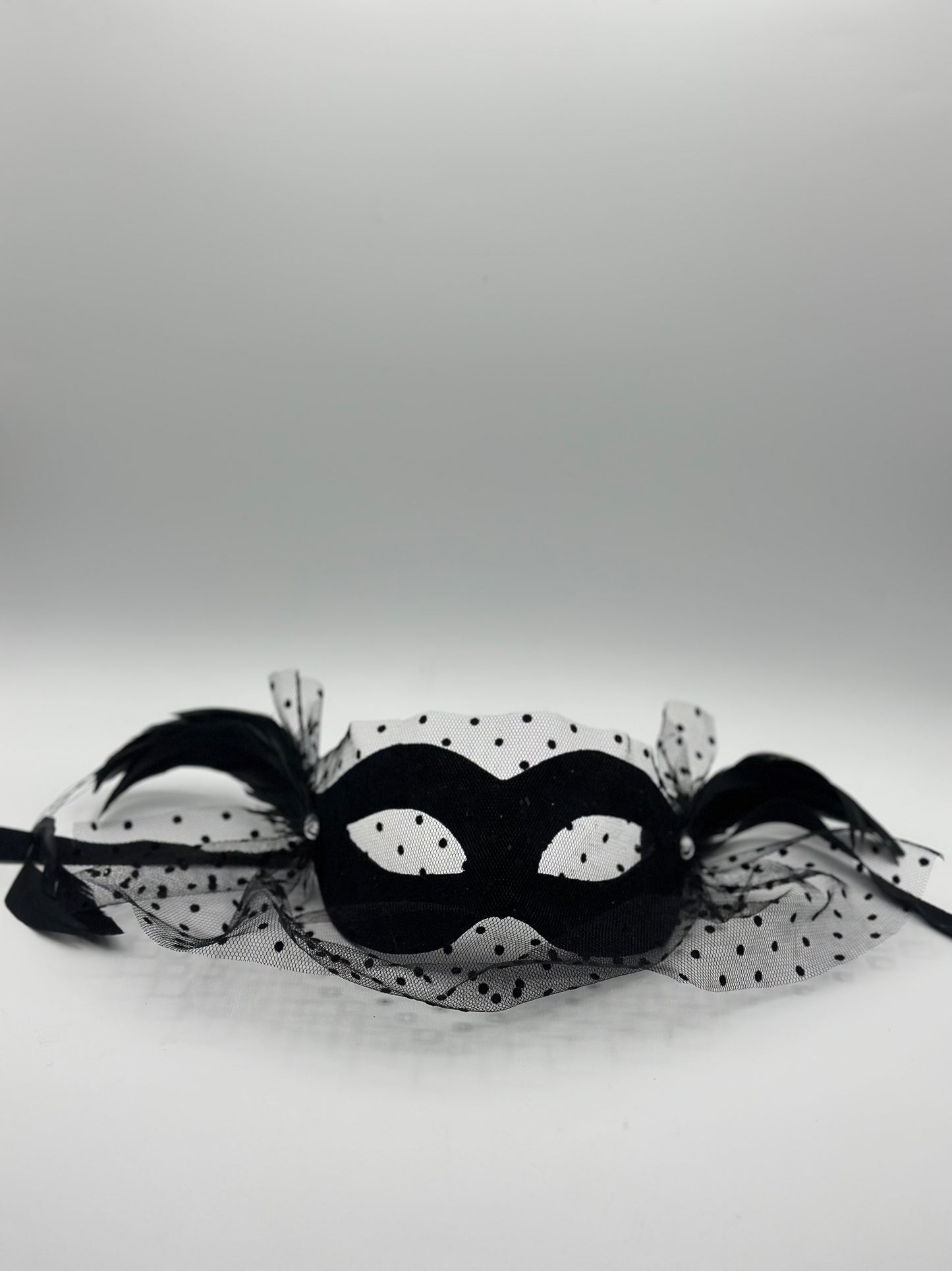 Schwarze Ballmaske mit Voile