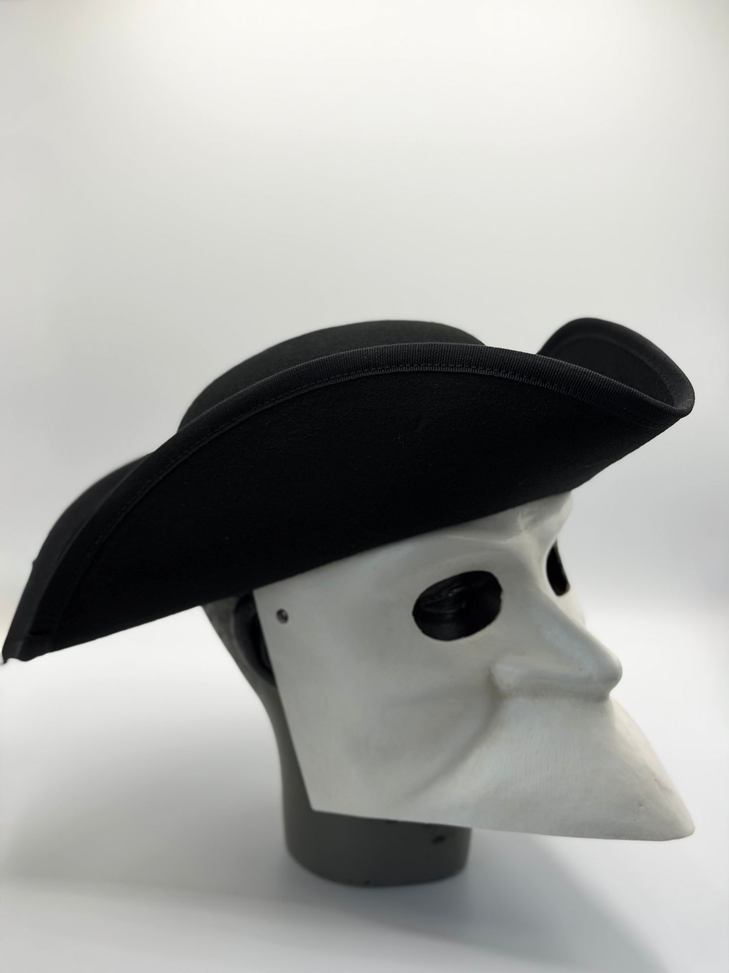 Máscara Veneciana Bauta Casanova con Sombrero Tricornio de Lana