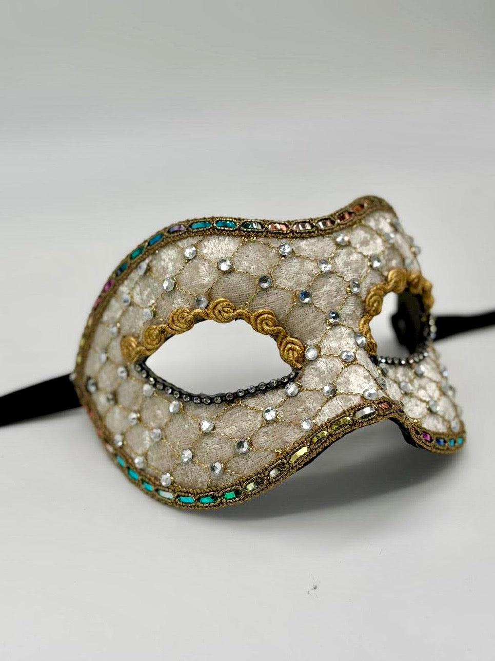Luxury Velvet Venetian Mask – Champagne Cream with Gold & Crystal Details