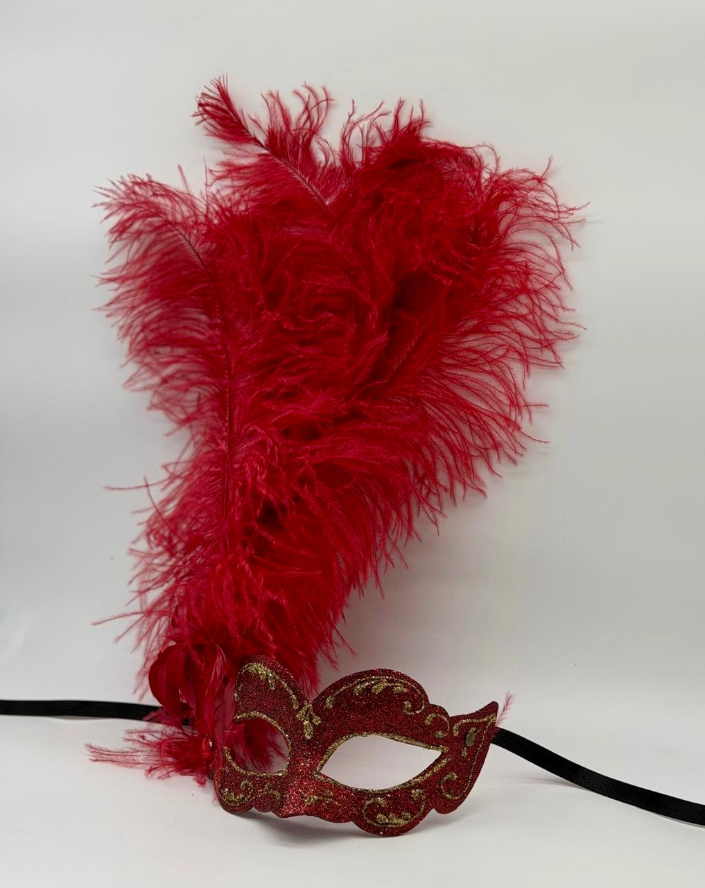 Máscara Veneciana con Plumas Rojas