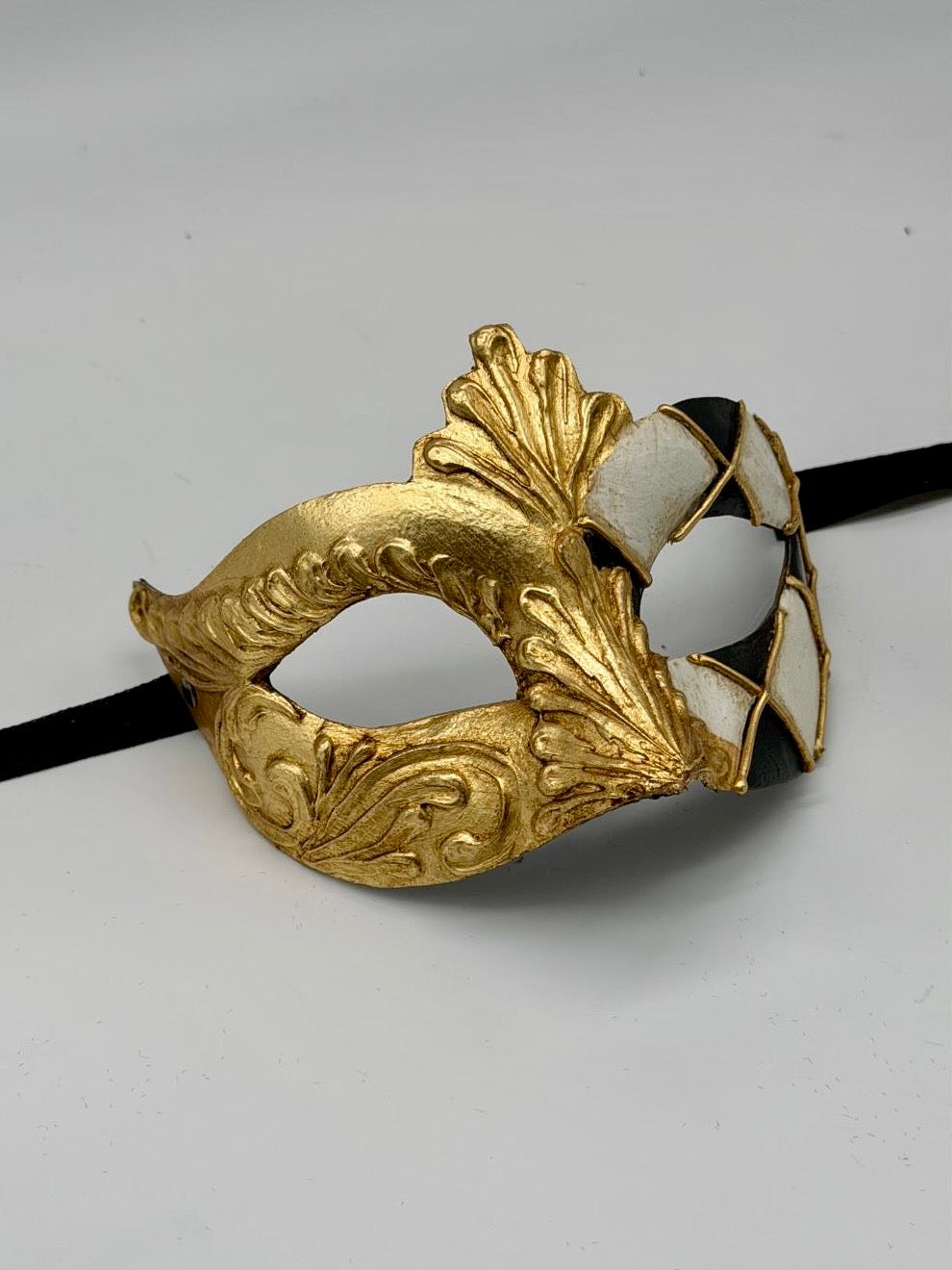 Venetiaans Harlekijn Masker in Goud, Zwart & Wit