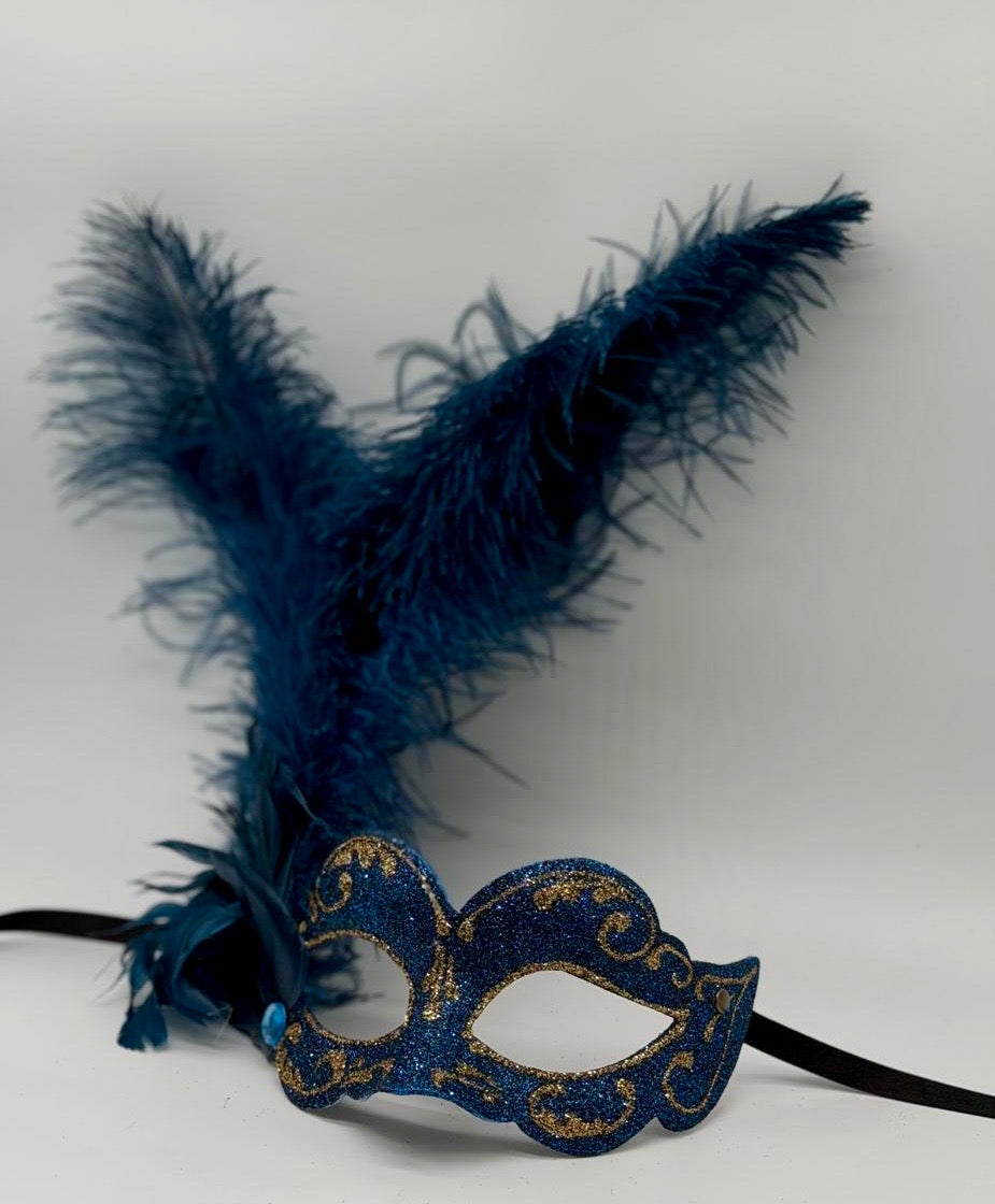 Gala masker met blauwe verenpluim
