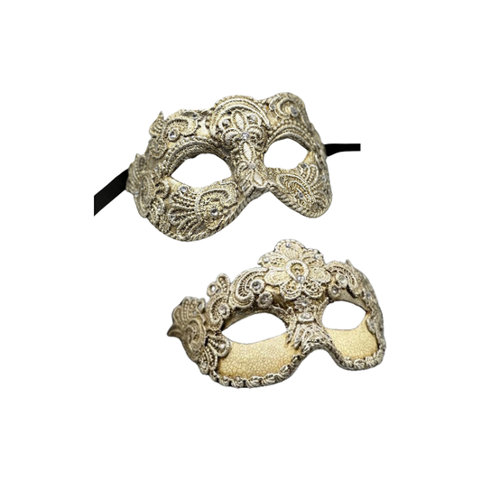 Twee luxe Venetiaanse maskers - man en vrouw - van zilverkleurig kant.  Zilveren maskers voor koppel.