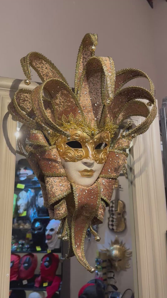 Jester mask in gold velvet