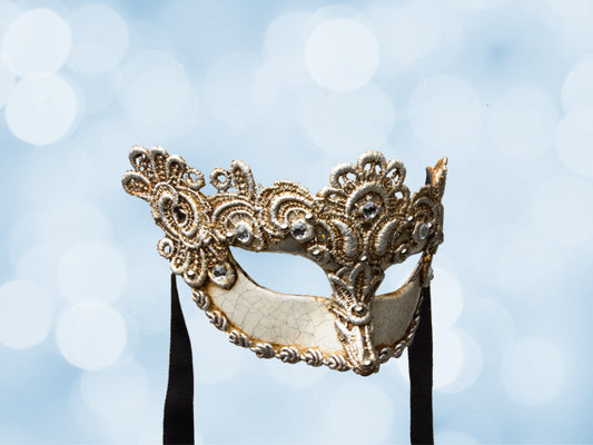 Venetian ball mask for a lady in silver lace