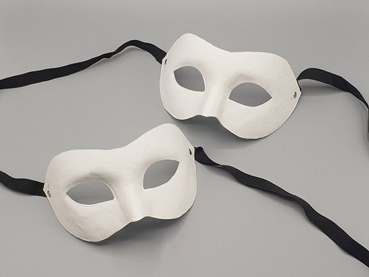 Wit papier-maché masker van een half gezicht, per 2 stuks