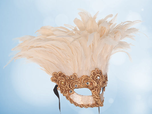 Masque doré à plumes blanches